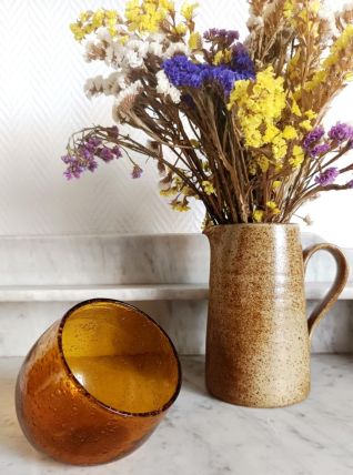 Bol ou verre penché ambré signé Biot 