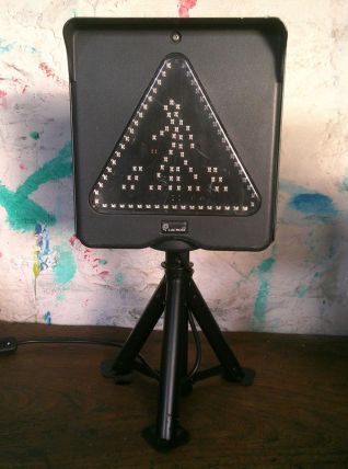 Feu signalisation piéton sur pied 