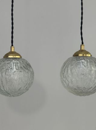 PAIRE D’ANCIENNES SUSPENSIONS RONDES EN VERRE VINTAGE 