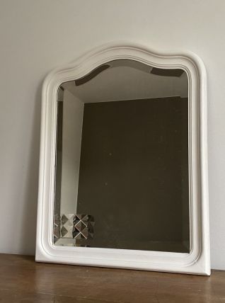 Miroir ancien à chapeau de gendarme. Blanc. 72x56.