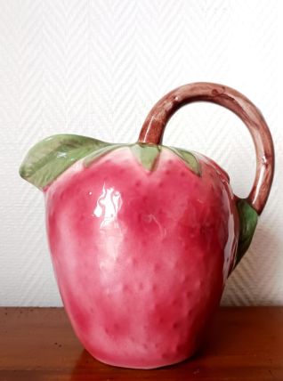 Pichet en barbotine fraise vintage 