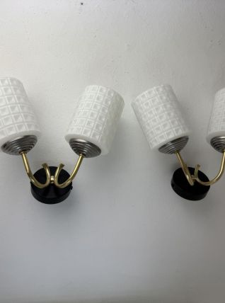 PAIRE D’ANCIENNES APPLIQUES DOUBLES 1950  EN OPALINE VINTAGE
