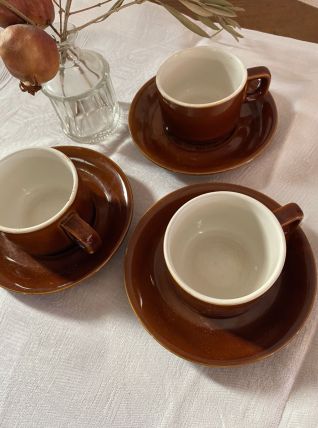 3 grandes tasses et sous-tasses bistrot.