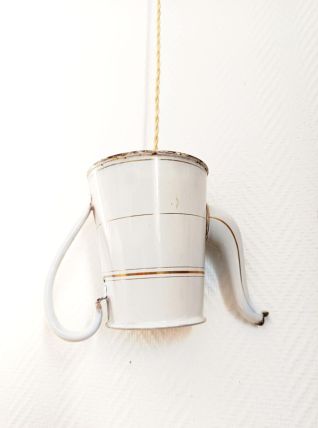 Suspension théière émaillée vintage 