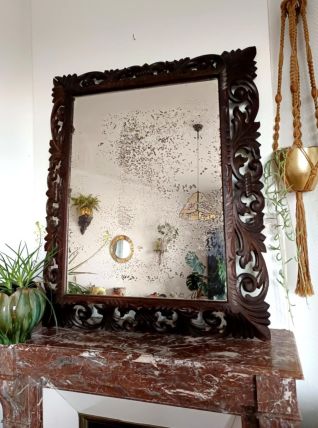 Miroir néogothique en chêne sculpté vers 1940