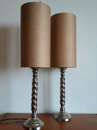 Paire de lampes colonnes torsadées métal argenté 