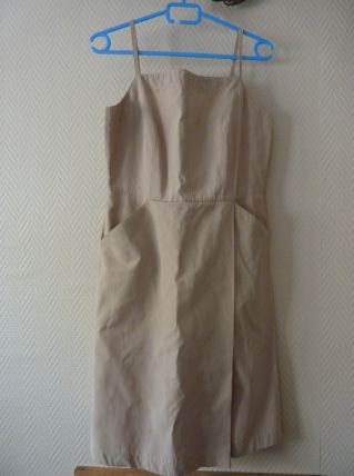Robe beige à bretelles et à poches