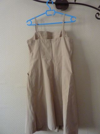 Robe beige à bretelles et à poches