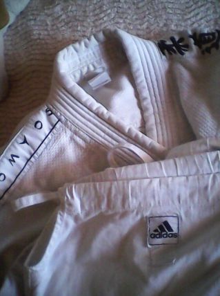 Trois tenues judo pantalons et vestes 170/190