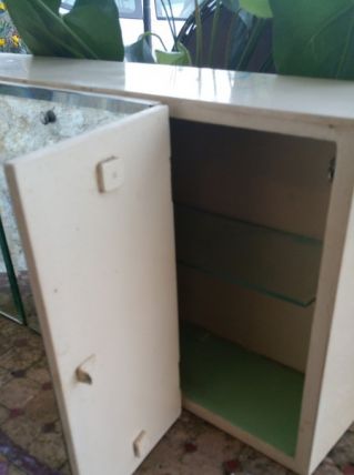 Armoire a pharmacie vintage