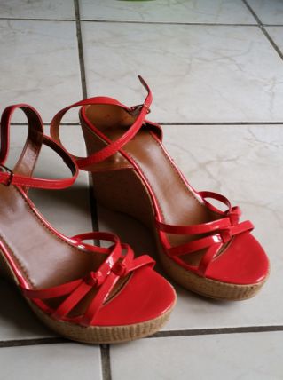 Nu-pieds compensés corail