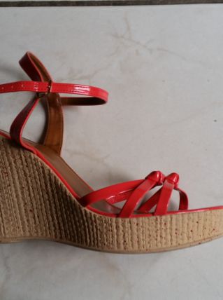 Nu-pieds compensés corail