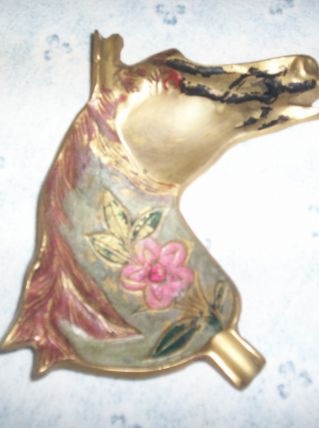 CENDRIER en laiton tete cheval decor fleurs relief 