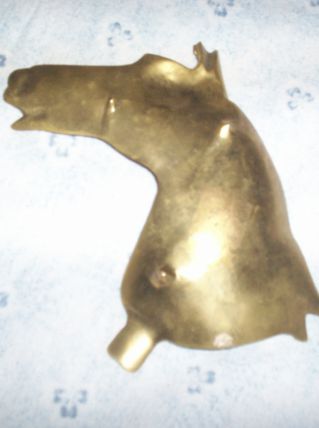 CENDRIER en laiton tete cheval decor fleurs relief 