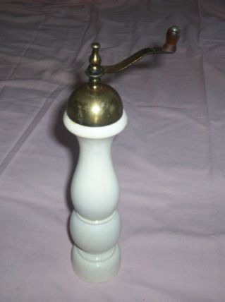 MOULIN à poivre en bois tourner 