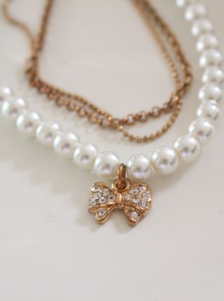Bracelets perles blanches et chaine dorée