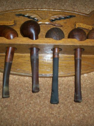 ancien porte-pipes + 6 anciennes pipes fumeurs 