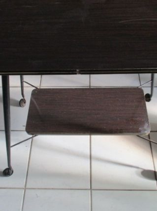 Table Télévision années 60 sur roulettes