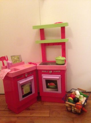 Cuisine dinette + panier de fruits et légumes