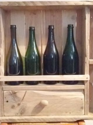 Etagere a verres et bouteilles