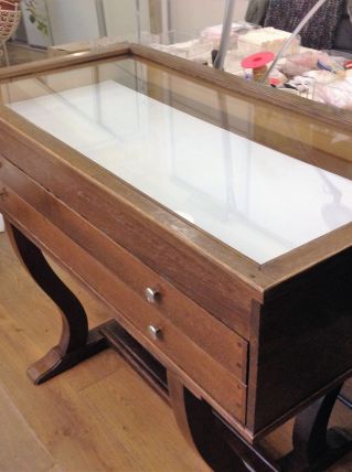 Meuble vitrine de magasin