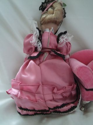 Poupée victorienne en porcelaine