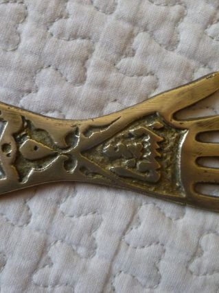 Décapsuleur vintage en forme de main