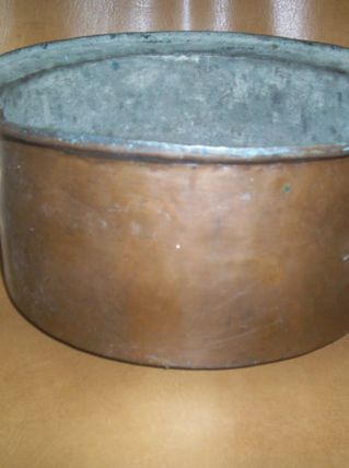 GROS FAITOUT ANCIEN EN CUIVRE SERT DE JARDINIERE FLEURS 