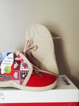 NEUVE CHAUSSONS BABYBOTTE 25