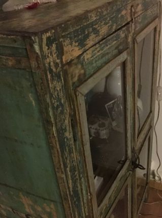 vitrine bibliotheque industrielle / patine orientale 