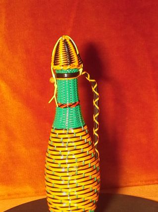 Bouteille vintage 60 en Scoubidou 2