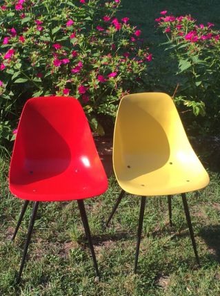 Chaise Rene jean caillette en fibre de verre