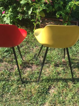 Chaise Rene jean caillette en fibre de verre