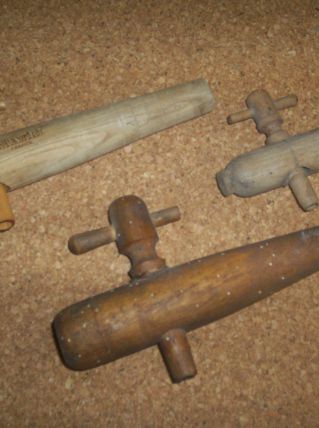 LOT 3 ROBINETS en bois de tonneau 