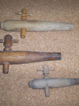 LOT 3 ROBINETS en bois de tonneau 