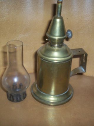 ANCIENNE LAMPE A PETROLE cuivre et verre