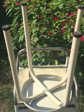 Tabouret d'usine en métal 