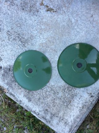 Abat jour industriels des années 70 en tolle émaillée 