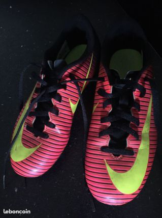 crampons Nike taille 33