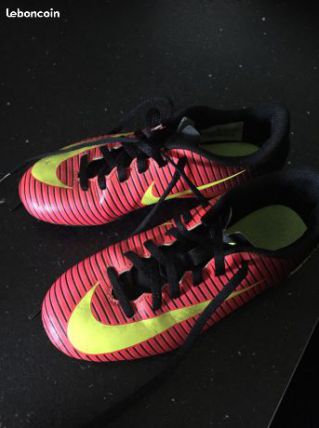 crampons Nike taille 33