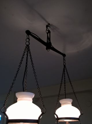 Suspension acier et opaline, balance de minotier