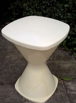Tabouret TAMTAM, marque POLA, couleur crème, seventies