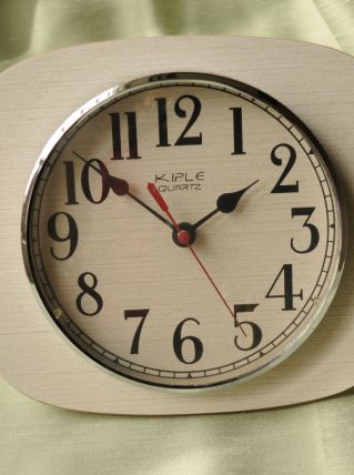 Horloge murale KIPLE sur support FORMICA