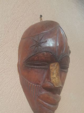 Masque en bois