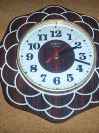 HORLOGE DE MARQUE VEDETTE BOIS ET VERRE 