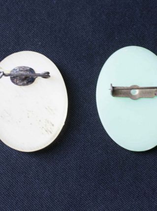 broches, badge vintage buste femme