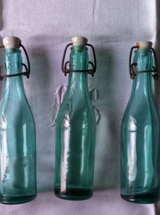 Lot de 3 bouteilles de soda