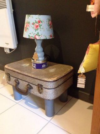 Petite table de chevet valise vintage