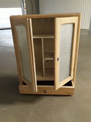 petite armoire de salle de bain