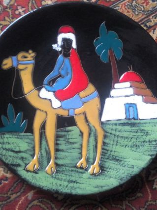 Plat rond en terre cuite émaillée 